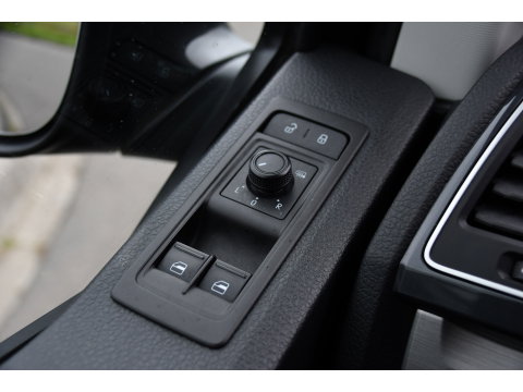 Volkswagen Transporter 2.0 TDI L2H1 DC Highline Cruise, Carplay, LED, Stoelverwarming, Sensoren, Automaat, EURO6, Multimedia, Uniek!