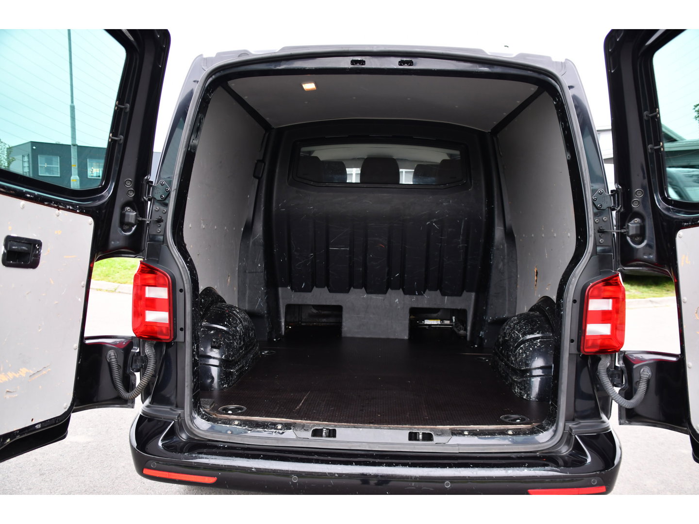 Volkswagen Transporter 2.0 TDI L2H1 DC Highline Cruise, Carplay, LED, Stoelverwarming, Sensoren, Automaat, EURO6, Multimedia, Uniek!