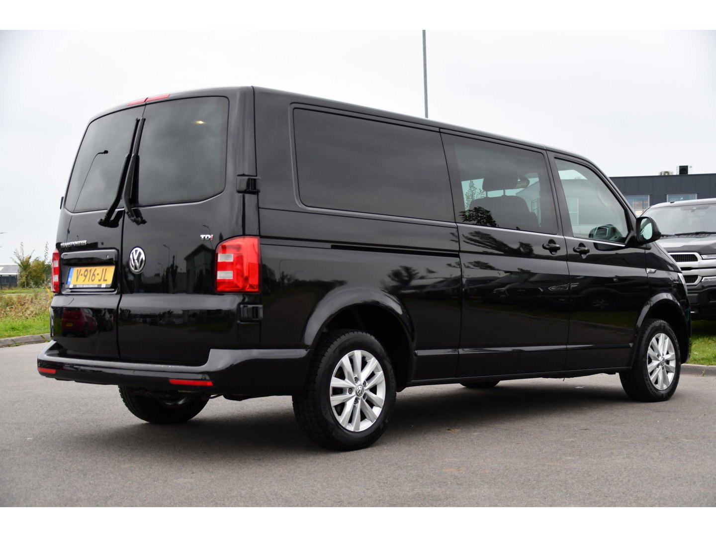 Volkswagen Transporter 2.0 TDI L2H1 DC Highline Cruise, Carplay, LED, Stoelverwarming, Sensoren, Automaat, EURO6, Multimedia, Uniek!