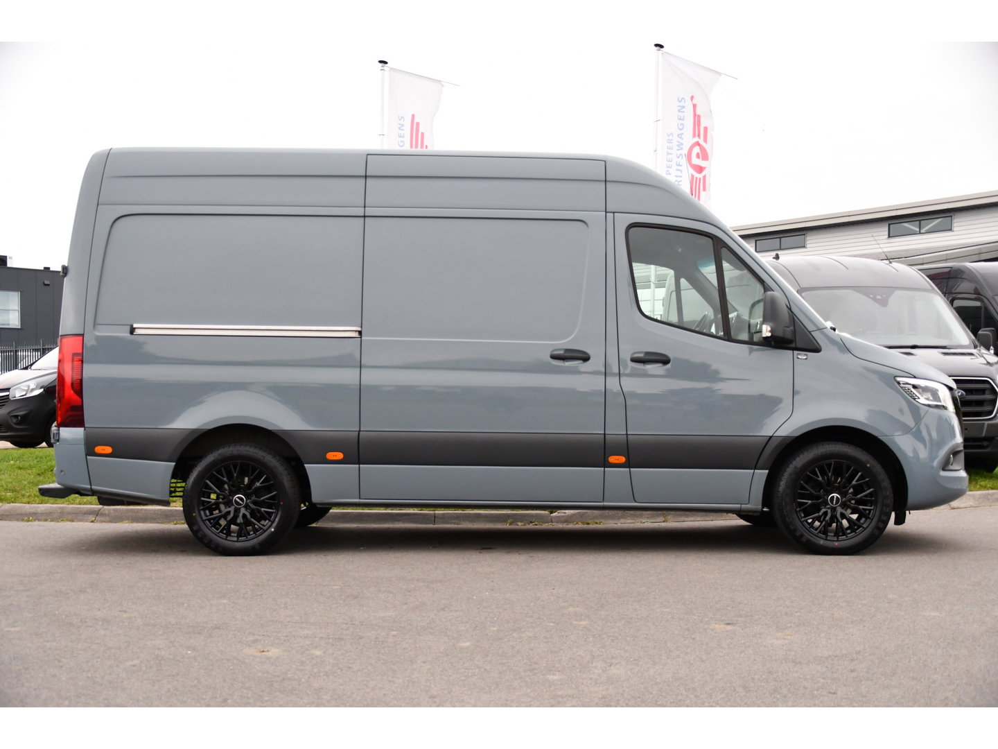 Mercedes-Benz Sprinter 319 1.9 CDI L2H2 RWD PB Edition Full Options! Luchtvering, Cruise, 360 Camera, Stoelverwarming, Clima, LED, Standkachel, Voorruit verwarming, 190pk, Automaat, Uniek!