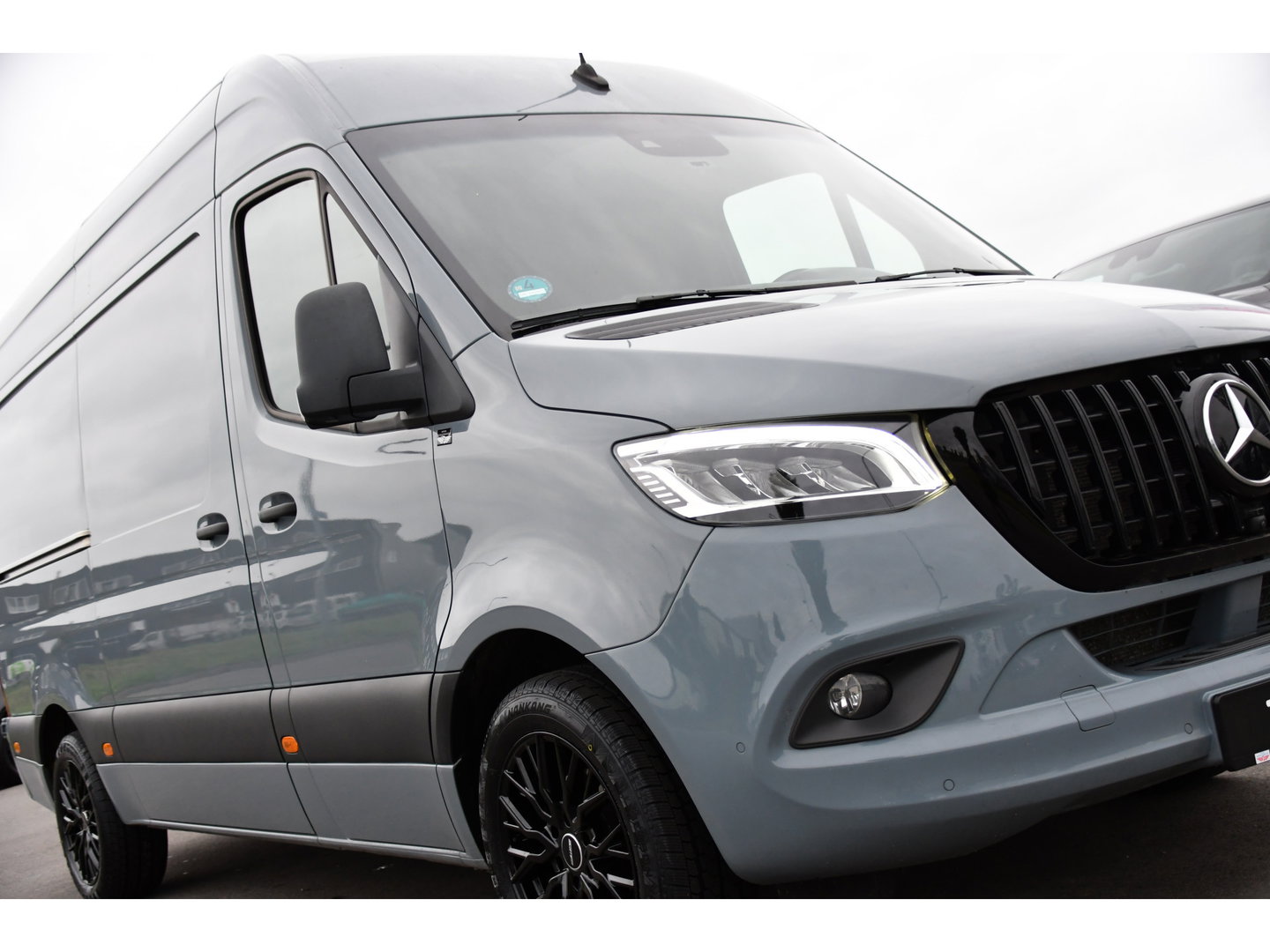 Mercedes-Benz Sprinter 319 1.9 CDI L2H2 RWD PB Edition Full Options! Luchtvering, Cruise, 360 Camera, Stoelverwarming, Clima, LED, Standkachel, Voorruit verwarming, 190pk, Automaat, Uniek!