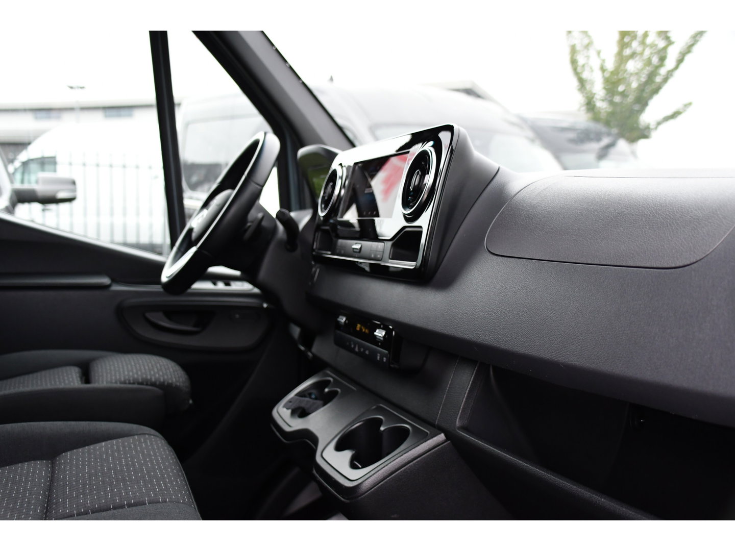 Mercedes-Benz Sprinter 319 1.9 CDI L2H2 RWD PB Edition Full Options! Luchtvering, Cruise, 360 Camera, Stoelverwarming, Clima, LED, Standkachel, Voorruit verwarming, 190pk, Automaat, Uniek!