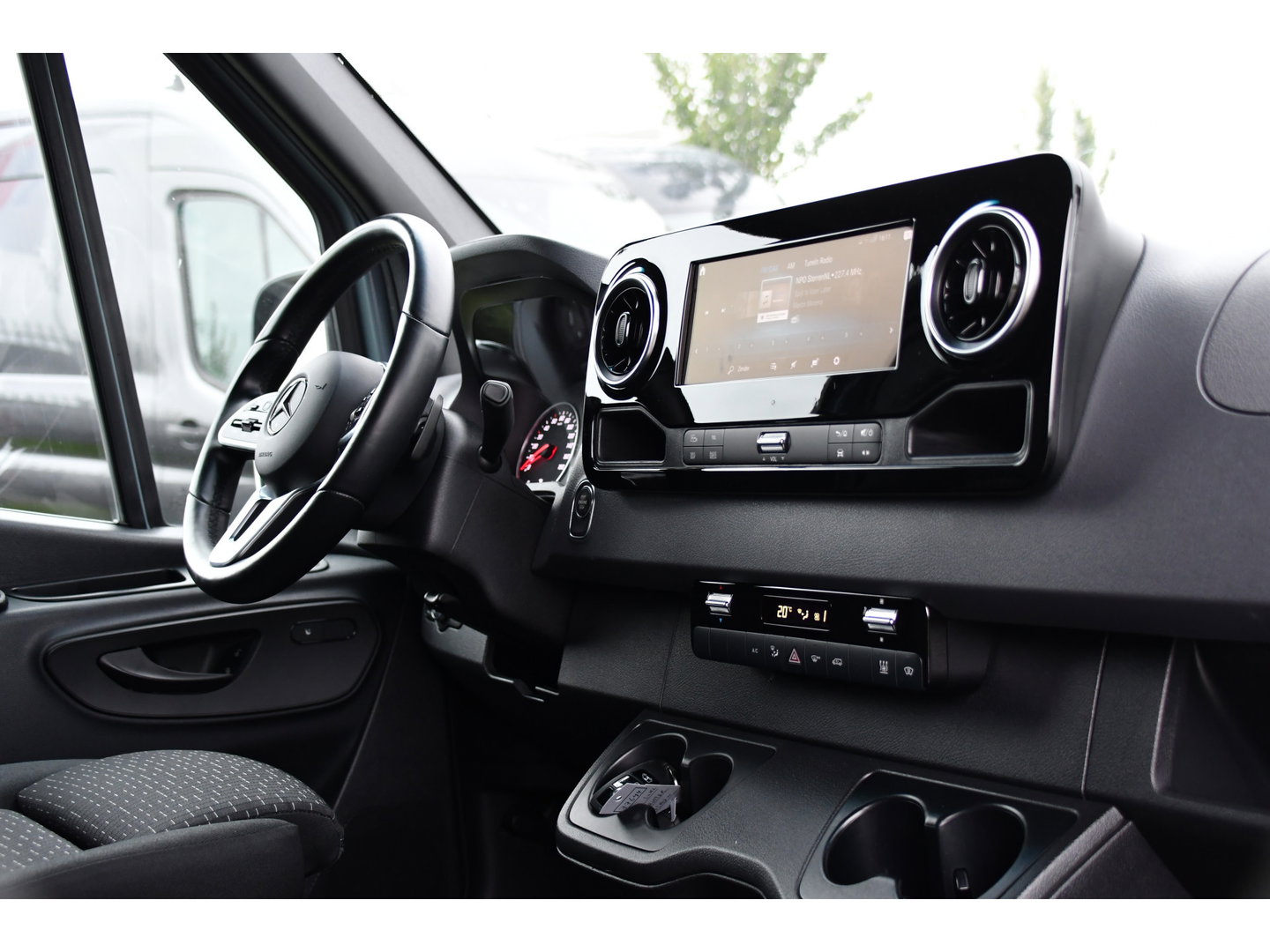 Mercedes-Benz Sprinter 319 1.9 CDI L2H2 RWD PB Edition Full Options! Luchtvering, Cruise, 360 Camera, Stoelverwarming, Clima, LED, Standkachel, Voorruit verwarming, 190pk, Automaat, Uniek!