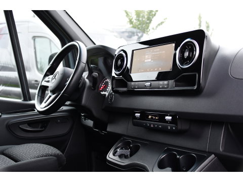 Mercedes-Benz Sprinter 319 1.9 CDI L2H2 RWD PB Edition Full Options! Luchtvering, Cruise, 360 Camera, Stoelverwarming, Clima, LED, Standkachel, Voorruit verwarming, 190pk, Automaat, Uniek!