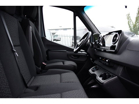 Mercedes-Benz Sprinter 319 1.9 CDI L2H2 RWD PB Edition Full Options! Luchtvering, Cruise, 360 Camera, Stoelverwarming, Clima, LED, Standkachel, Voorruit verwarming, 190pk, Automaat, Uniek!