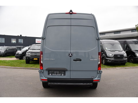 Mercedes-Benz Sprinter 319 1.9 CDI L2H2 RWD PB Edition Full Options! Luchtvering, Cruise, 360 Camera, Stoelverwarming, Clima, LED, Standkachel, Voorruit verwarming, 190pk, Automaat, Uniek!
