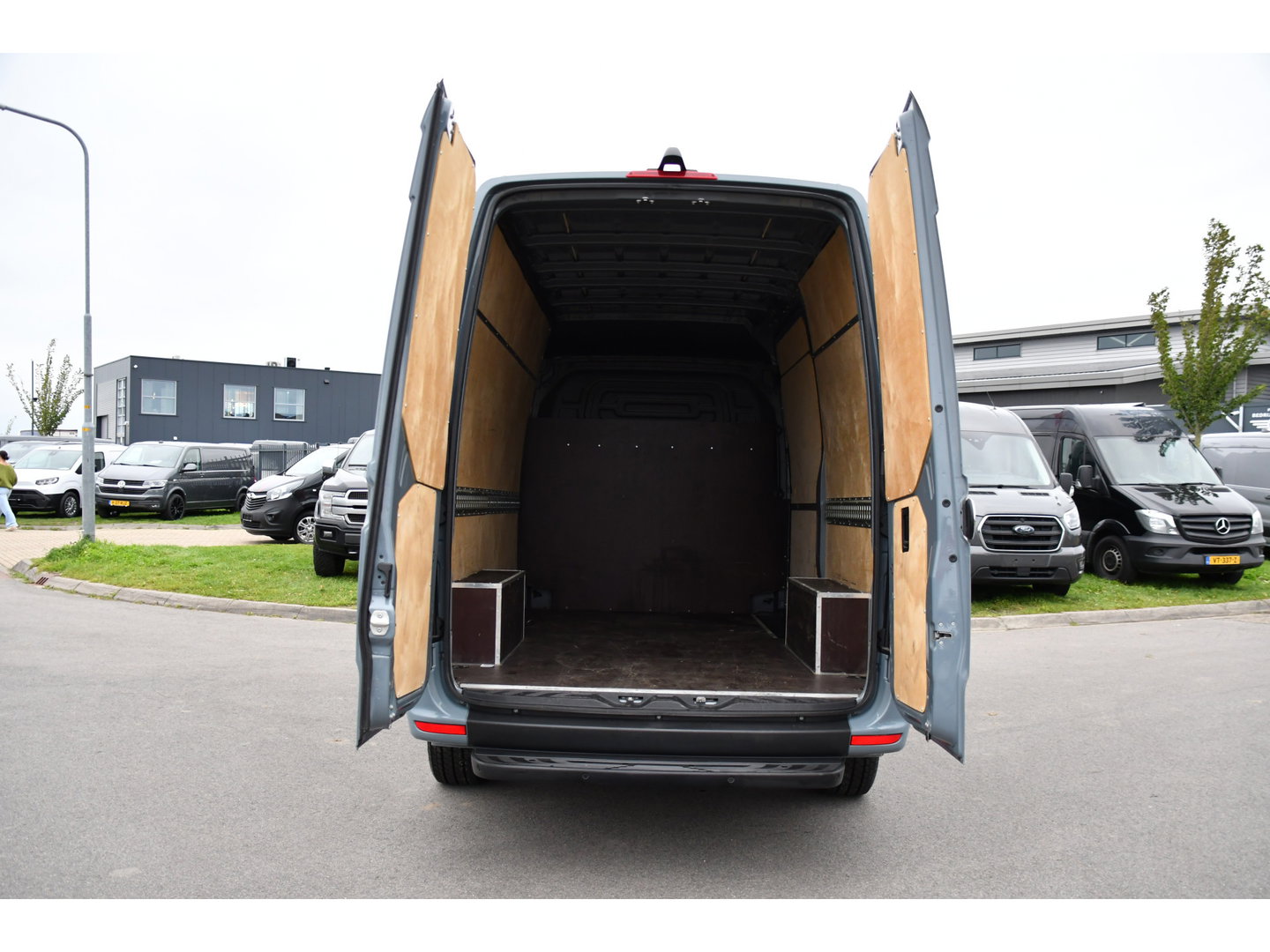 Mercedes-Benz Sprinter 319 1.9 CDI L2H2 RWD PB Edition Full Options! Luchtvering, Cruise, 360 Camera, Stoelverwarming, Clima, LED, Standkachel, Voorruit verwarming, 190pk, Automaat, Uniek!