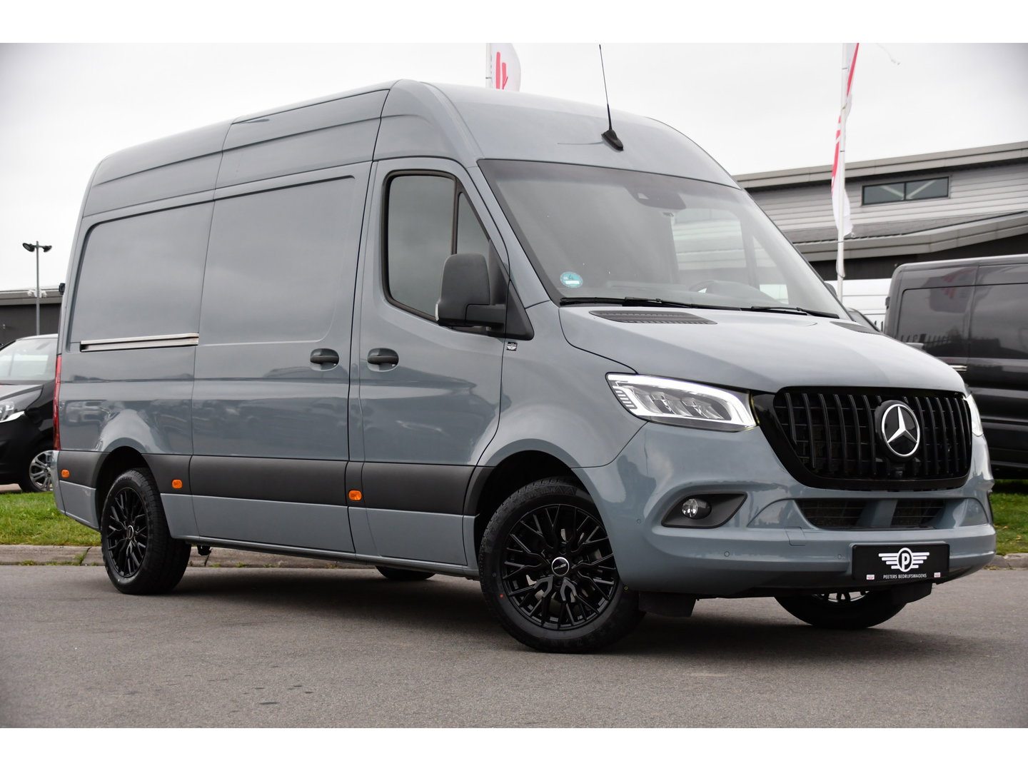 Mercedes-Benz Sprinter 319 1.9 CDI L2H2 RWD PB Edition Full Options! Luchtvering, Cruise, 360 Camera, Stoelverwarming, Clima, LED, Standkachel, Voorruit verwarming, 190pk, Automaat, Uniek!