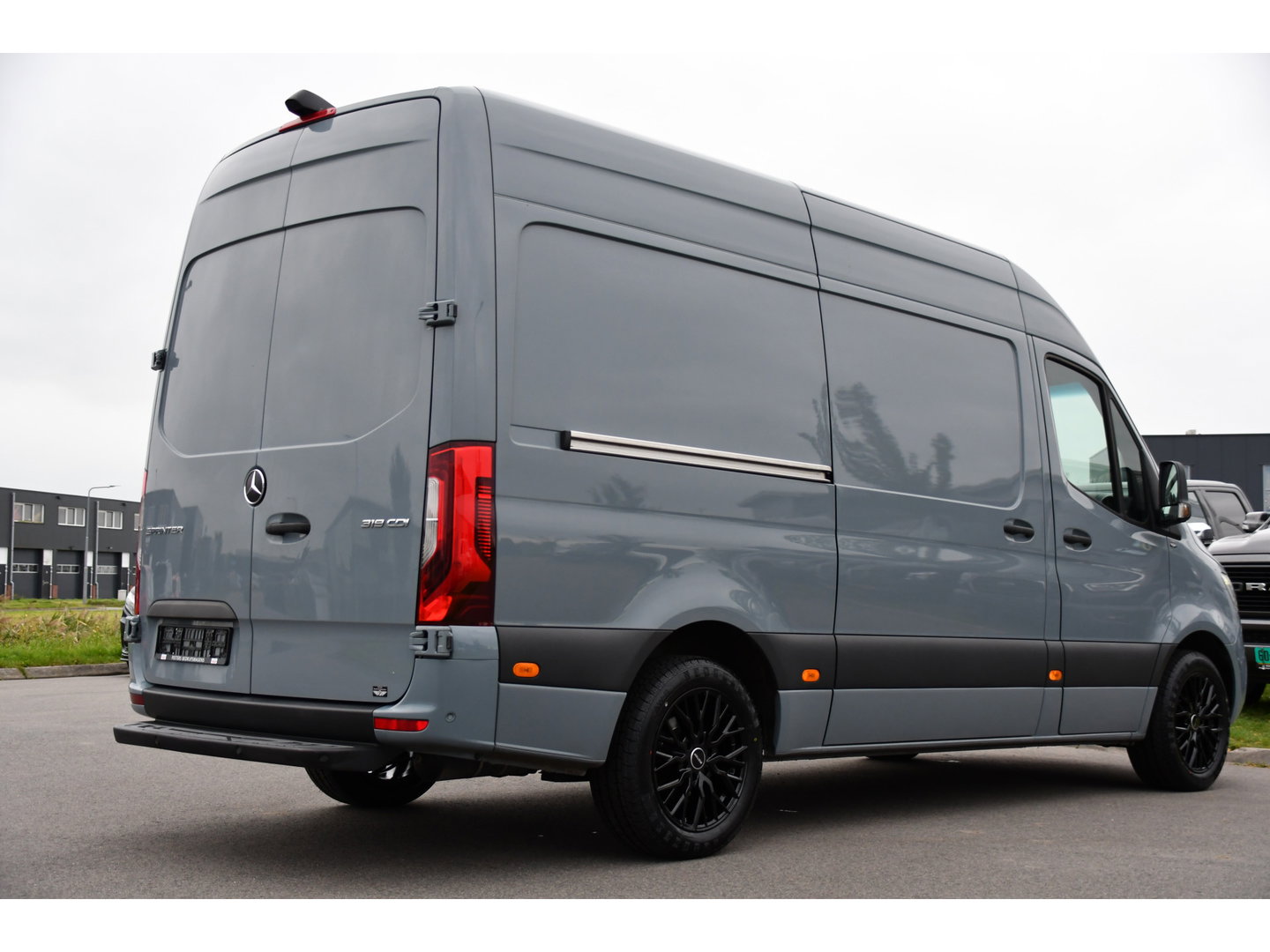 Mercedes-Benz Sprinter 319 1.9 CDI L2H2 RWD PB Edition Full Options! Luchtvering, Cruise, 360 Camera, Stoelverwarming, Clima, LED, Standkachel, Voorruit verwarming, 190pk, Automaat, Uniek!