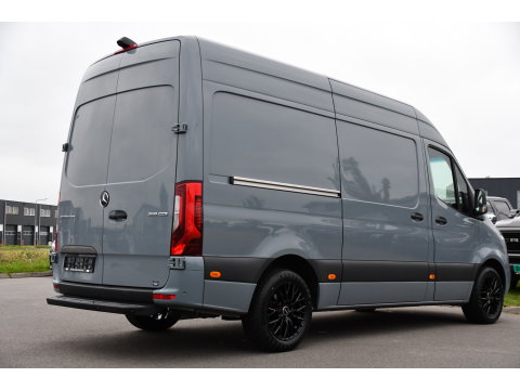 Mercedes-Benz Sprinter 319 1.9 CDI L2H2 RWD PB Edition Full Options! Luchtvering, Cruise, 360 Camera, Stoelverwarming, Clima, LED, Standkachel, Voorruit verwarming, 190pk, Automaat, Uniek!