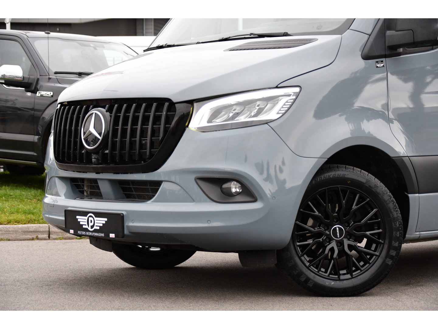 Mercedes-Benz Sprinter 319 1.9 CDI L2H2 RWD PB Edition Full Options! Luchtvering, Cruise, 360 Camera, Stoelverwarming, Clima, LED, Standkachel, Voorruit verwarming, 190pk, Automaat, Uniek!
