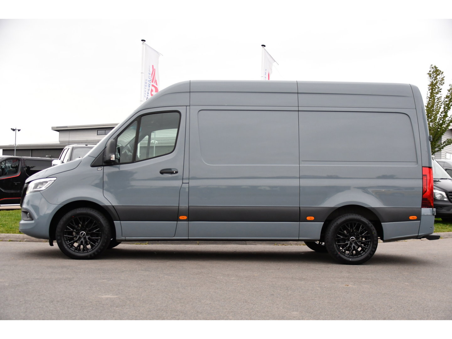 Mercedes-Benz Sprinter 319 1.9 CDI L2H2 RWD PB Edition Full Options! Luchtvering, Cruise, 360 Camera, Stoelverwarming, Clima, LED, Standkachel, Voorruit verwarming, 190pk, Automaat, Uniek!