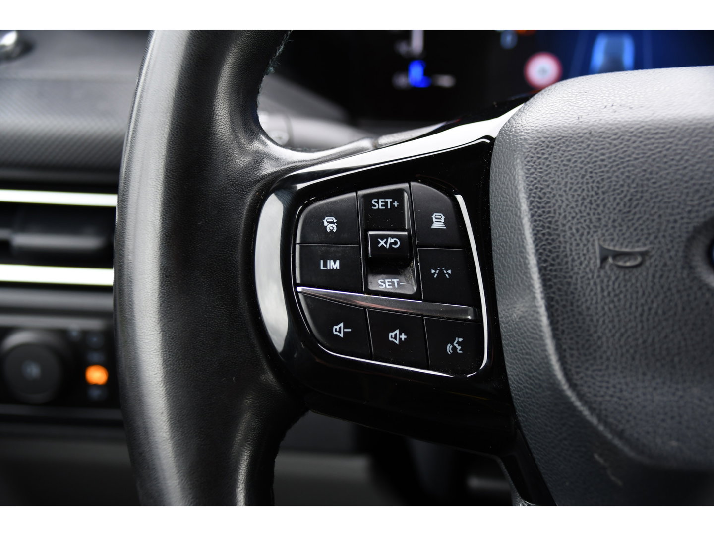 Ford Transit Custom 300 2.0 TDCI L2H1 Limited Black Edition Adaptieve Cruise, Camera, Carplay, LED, 2 x Schuifdeur, Automaat, 170pk, Stoelverwarming, Sensoren, Uniek!