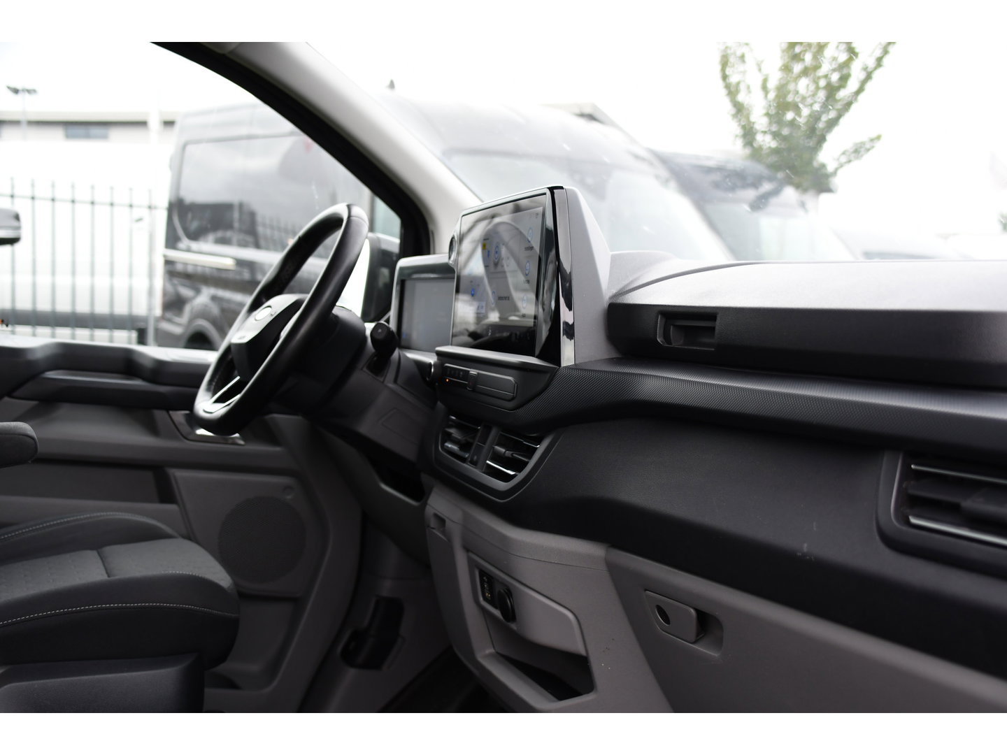 Ford Transit Custom 300 2.0 TDCI L2H1 Limited Black Edition Adaptieve Cruise, Camera, Carplay, LED, 2 x Schuifdeur, Automaat, 170pk, Stoelverwarming, Sensoren, Uniek!