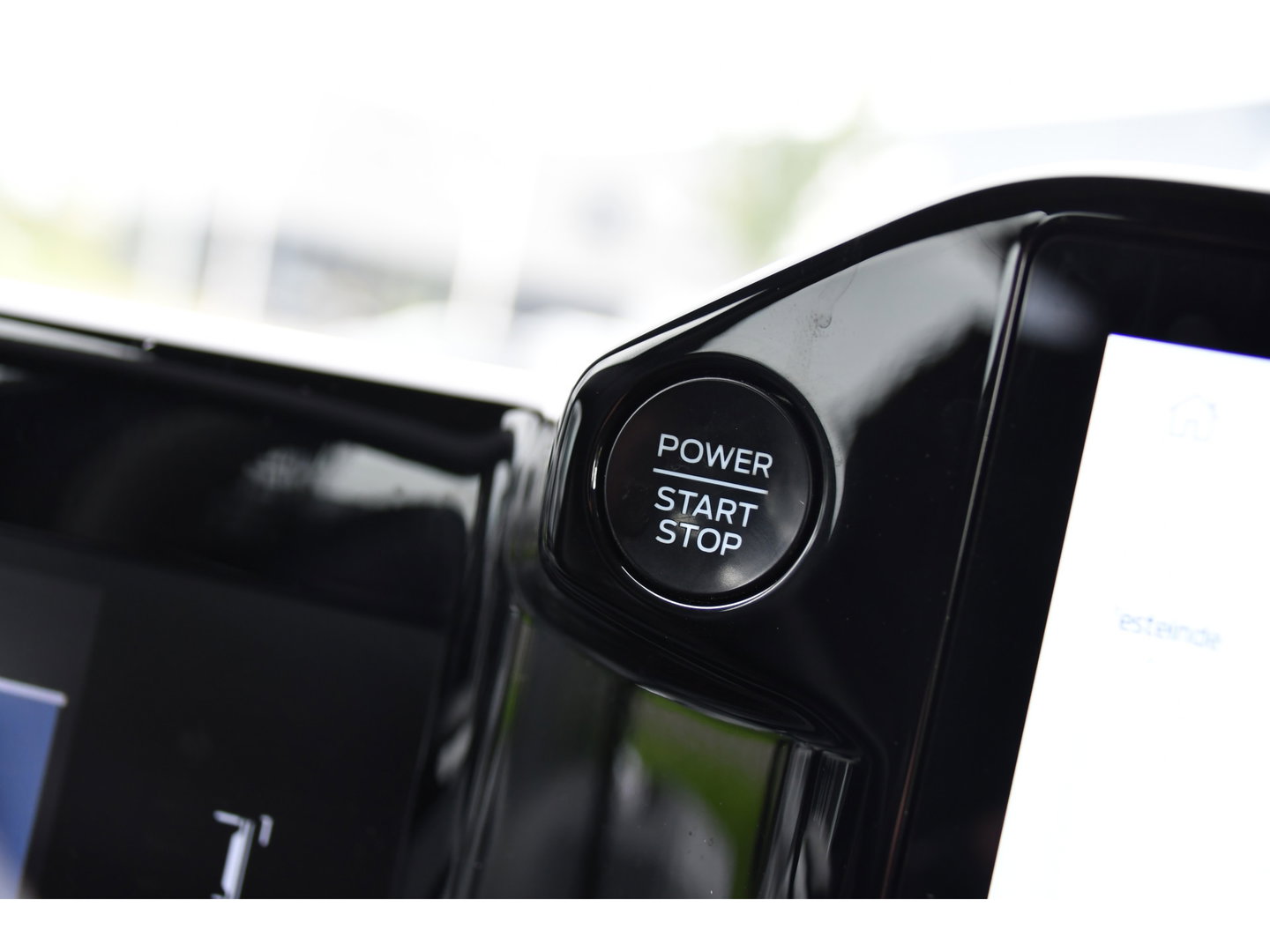 Ford Transit Custom 300 2.0 TDCI L2H1 Limited Black Edition Adaptieve Cruise, Camera, Carplay, LED, 2 x Schuifdeur, Automaat, 170pk, Stoelverwarming, Sensoren, Uniek!