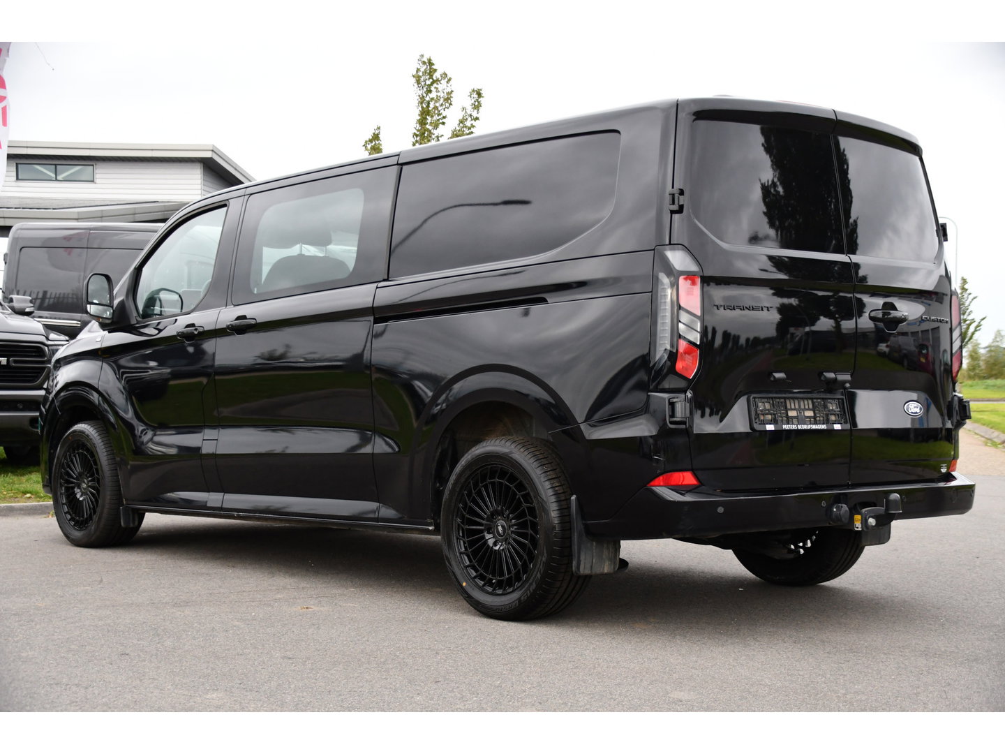Ford Transit Custom 300 2.0 TDCI L2H1 Limited Black Edition Adaptieve Cruise, Camera, Carplay, LED, 2 x Schuifdeur, Automaat, 170pk, Stoelverwarming, Sensoren, Uniek!