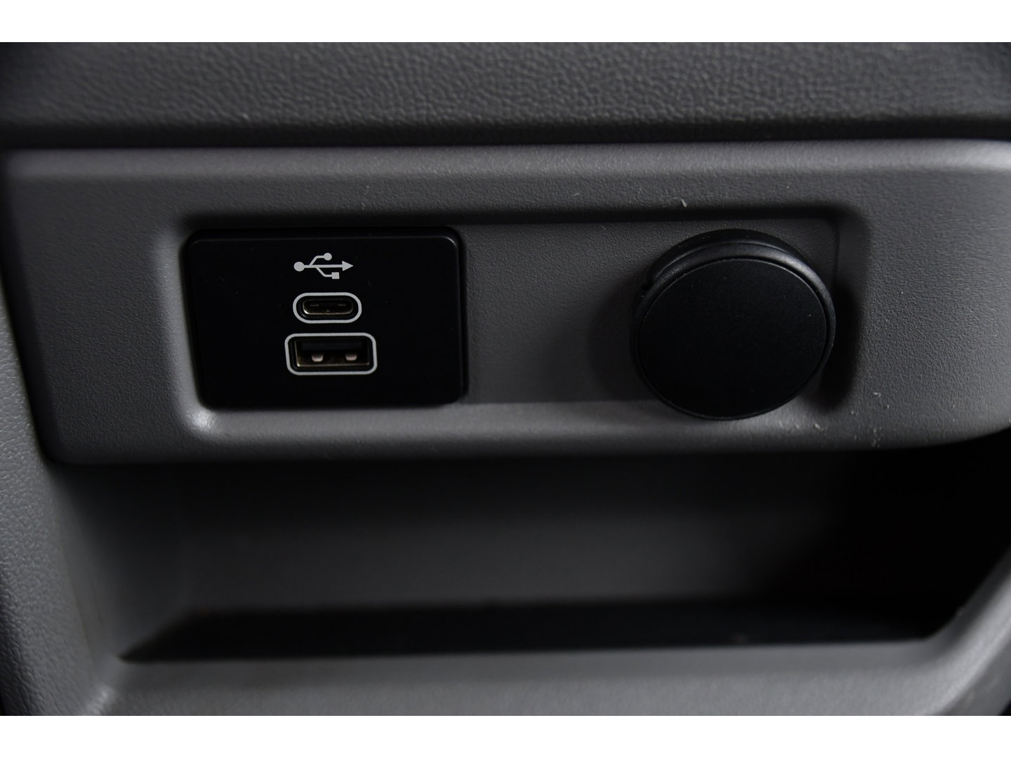 Ford Transit Custom 300 2.0 TDCI L2H1 Limited Black Edition Adaptieve Cruise, Camera, Carplay, LED, 2 x Schuifdeur, Automaat, 170pk, Stoelverwarming, Sensoren, Uniek!