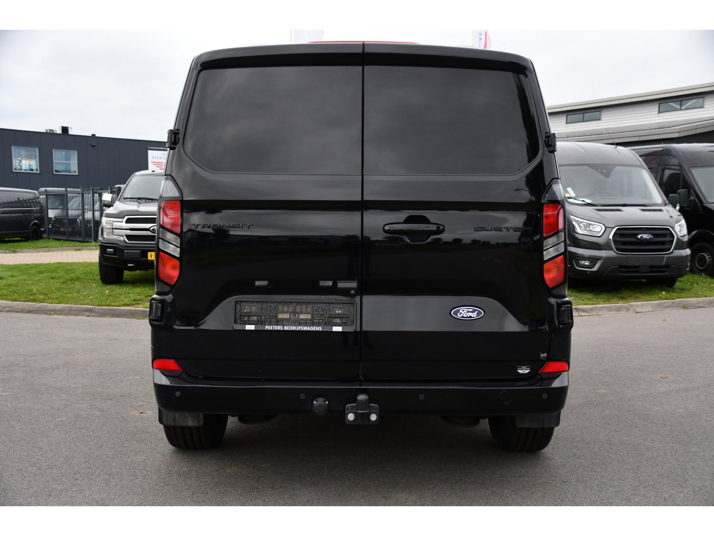 Ford Transit Custom 300 2.0 TDCI L2H1 Limited Black Edition Adaptieve Cruise, Camera, Carplay, LED, 2 x Schuifdeur, Automaat, 170pk, Stoelverwarming, Sensoren, Uniek!