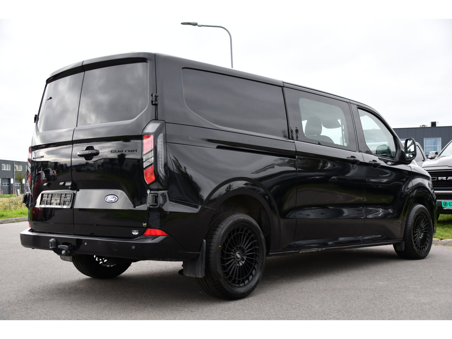 Ford Transit Custom 300 2.0 TDCI L2H1 Limited Black Edition Adaptieve Cruise, Camera, Carplay, LED, 2 x Schuifdeur, Automaat, 170pk, Stoelverwarming, Sensoren, Uniek!
