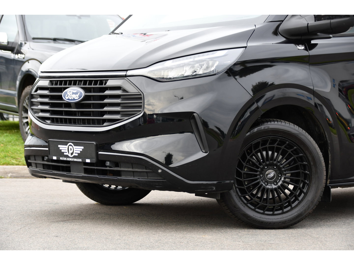 Ford Transit Custom 300 2.0 TDCI L2H1 Limited Black Edition Adaptieve Cruise, Camera, Carplay, LED, 2 x Schuifdeur, Automaat, 170pk, Stoelverwarming, Sensoren, Uniek!