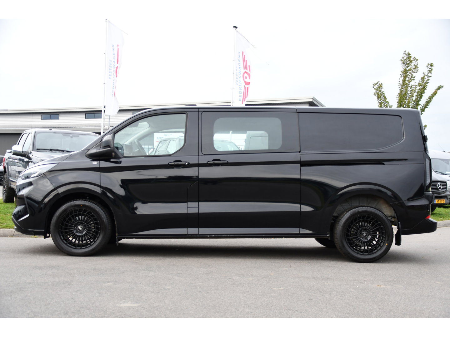 Ford Transit Custom 300 2.0 TDCI L2H1 Limited Black Edition Adaptieve Cruise, Camera, Carplay, LED, 2 x Schuifdeur, Automaat, 170pk, Stoelverwarming, Sensoren, Uniek!