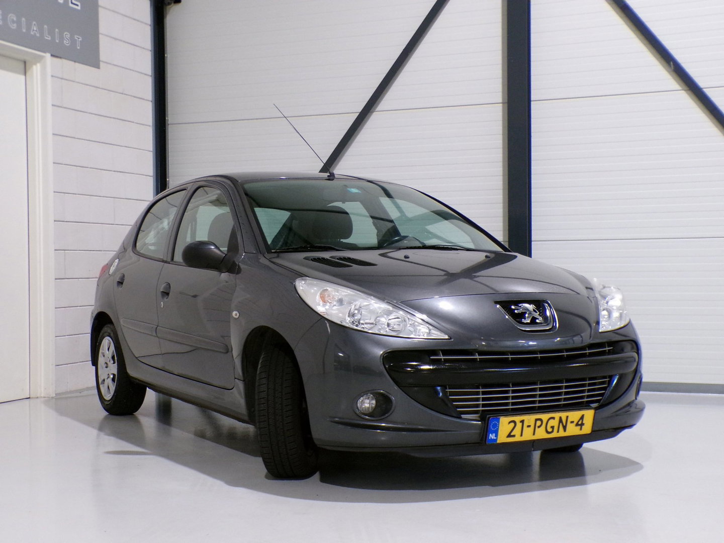 Peugeot 206+ 1.4 XS "Origineel NL!" Trekhaak Bluetooth Airco Garantie 4-seizoenen banden Nieuwe-APK ! Zeer nette & goede auto !