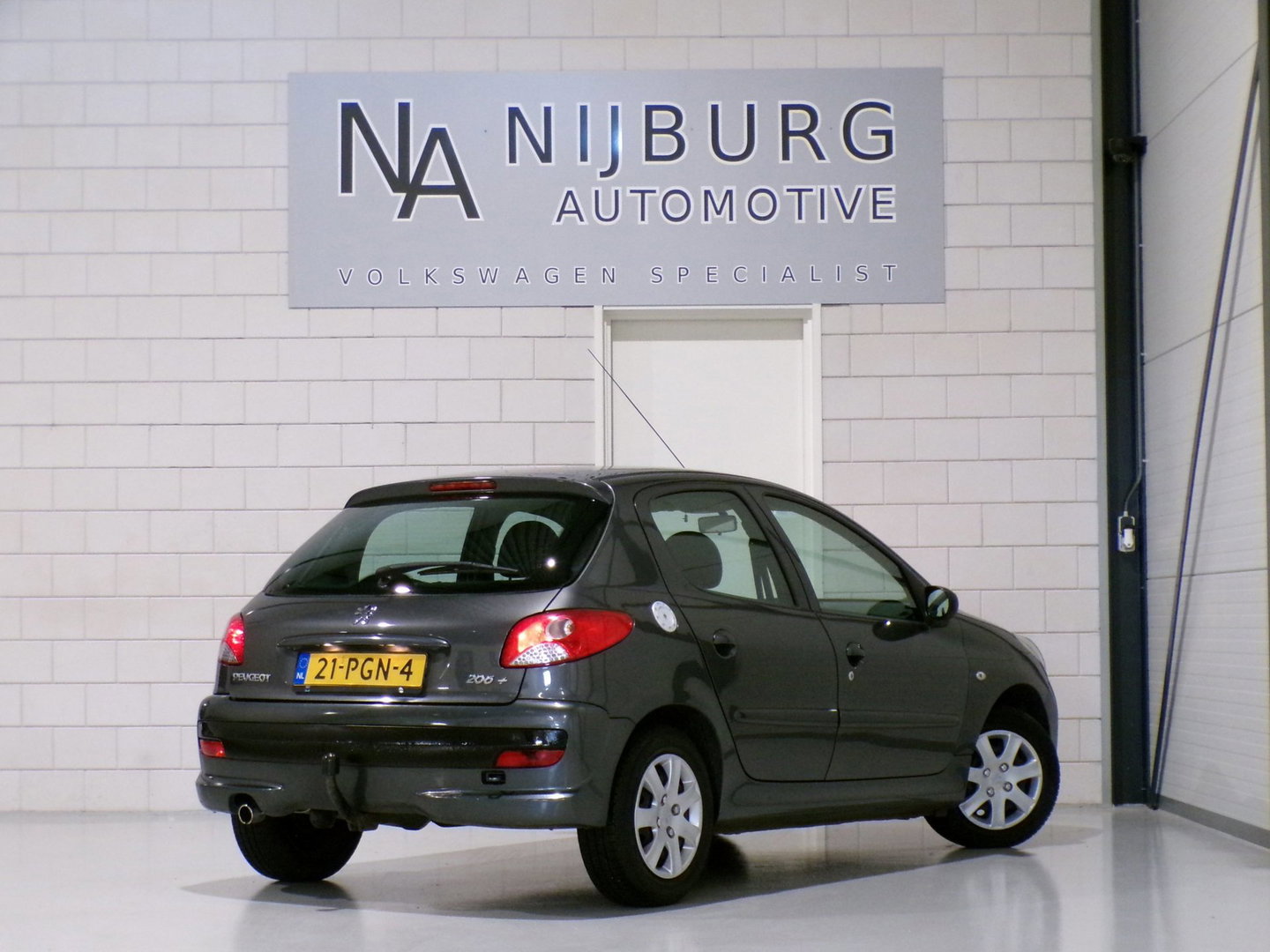Peugeot 206+ 1.4 XS "Origineel NL!" Trekhaak Bluetooth Airco Garantie 4-seizoenen banden Nieuwe-APK ! Zeer nette & goede auto !
