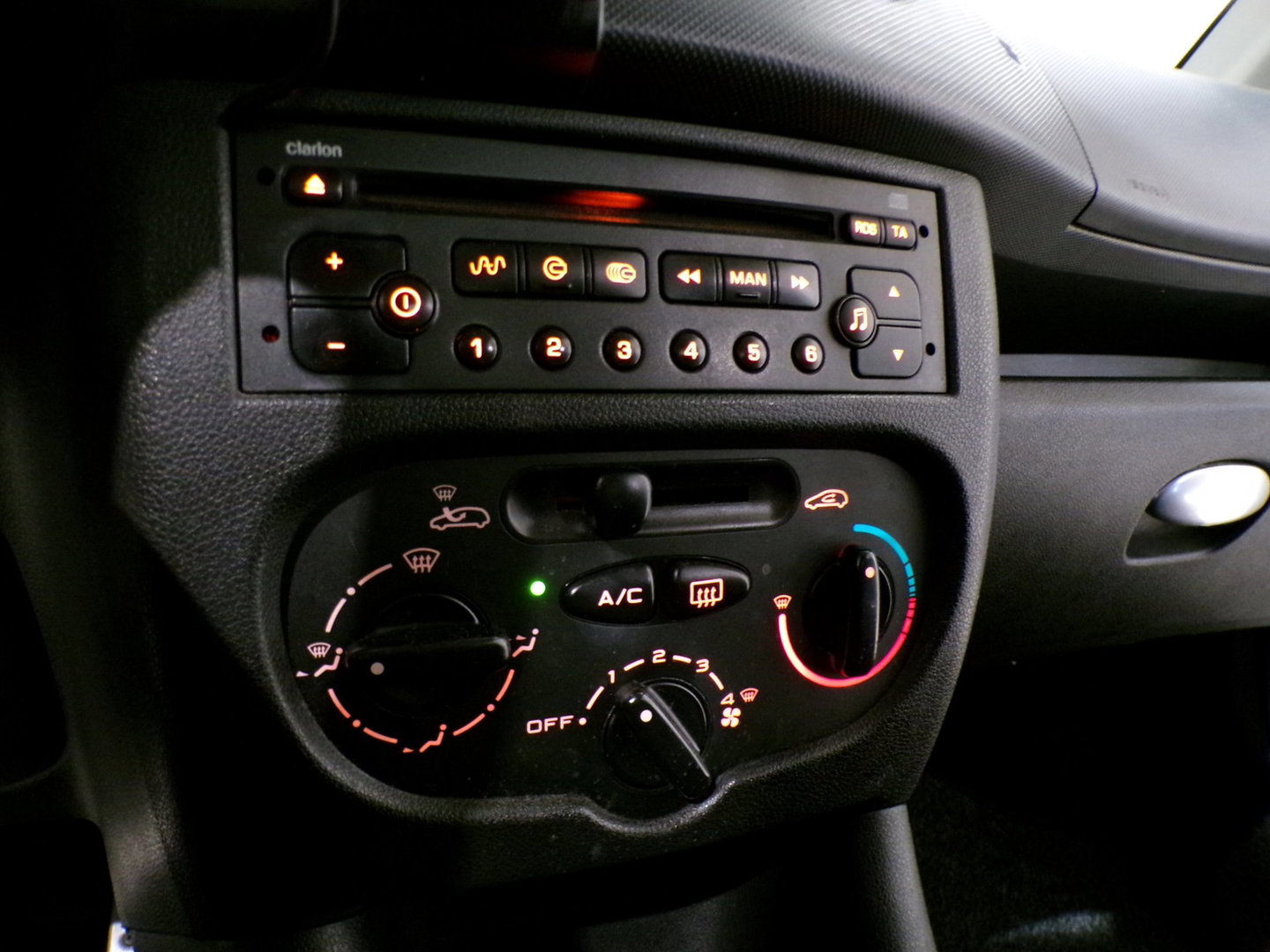 Peugeot 206+ 1.4 XS "Origineel NL!" Trekhaak Bluetooth Airco Garantie 4-seizoenen banden Nieuwe-APK ! Zeer nette & goede auto !