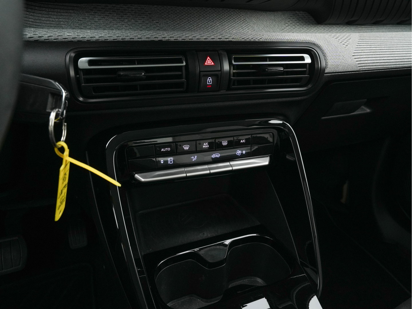 Citroën ë-C3 Max 113pk 44 kWh [3-Fase-11kW ] {SoH-91%} (INCL-BTW) *FULL-LED | NAVI-FULLMAP | DIGI-COCKPIT | CAMERA | COMFORTSEATS | PRIVACY-GLASS | CARPLAY | DAB | ECC | PDC | CRUISE | 17''ALU*