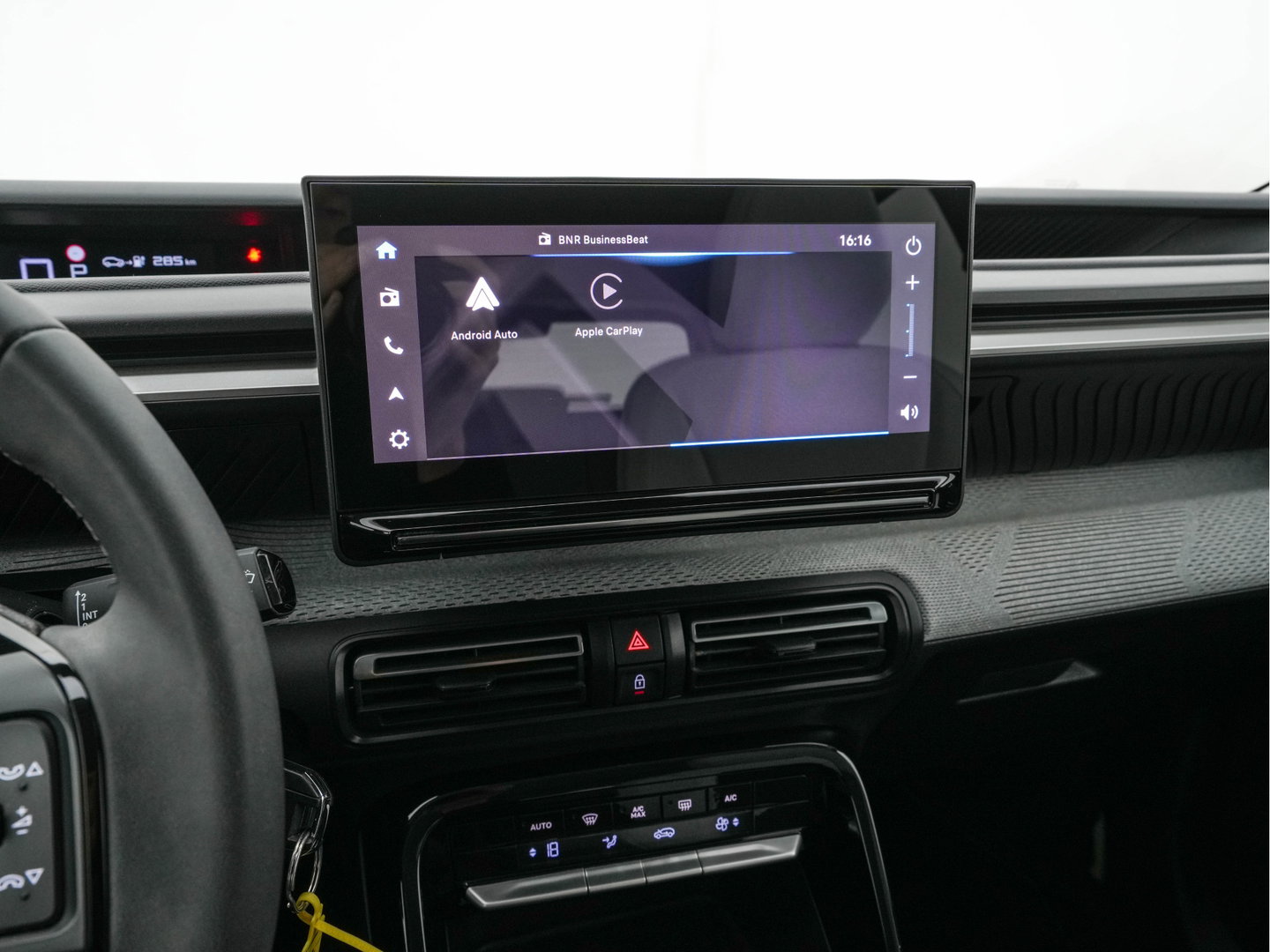 Citroën ë-C3 Max 113pk 44 kWh [3-Fase-11kW ] {SoH-91%} (INCL-BTW) *FULL-LED | NAVI-FULLMAP | DIGI-COCKPIT | CAMERA | COMFORTSEATS | PRIVACY-GLASS | CARPLAY | DAB | ECC | PDC | CRUISE | 17''ALU*