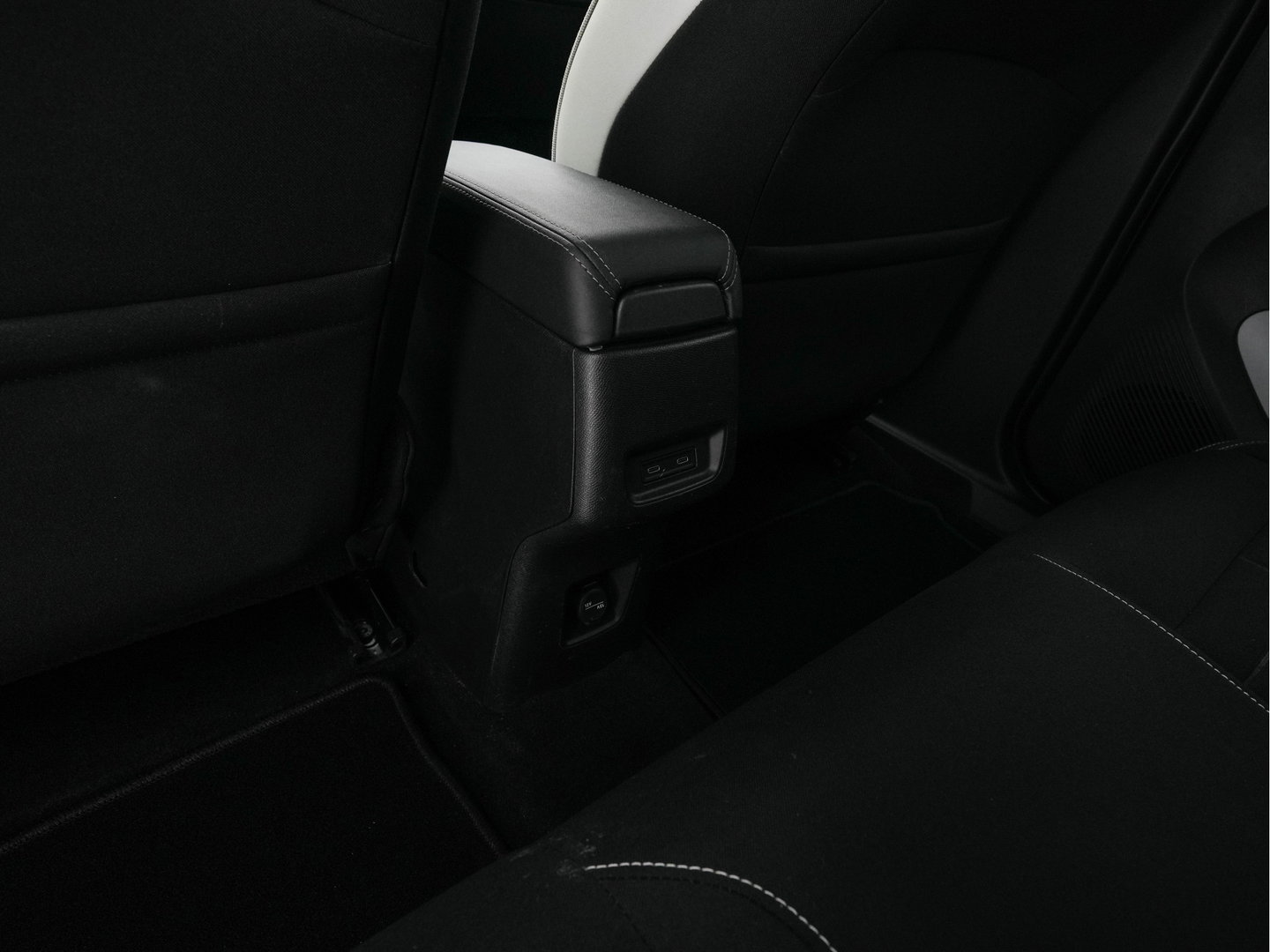 Citroën ë-C3 Max 113pk 44 kWh [3-Fase-11kW ] {SoH-91%} (INCL-BTW) *FULL-LED | NAVI-FULLMAP | DIGI-COCKPIT | CAMERA | COMFORTSEATS | PRIVACY-GLASS | CARPLAY | DAB | ECC | PDC | CRUISE | 17''ALU*