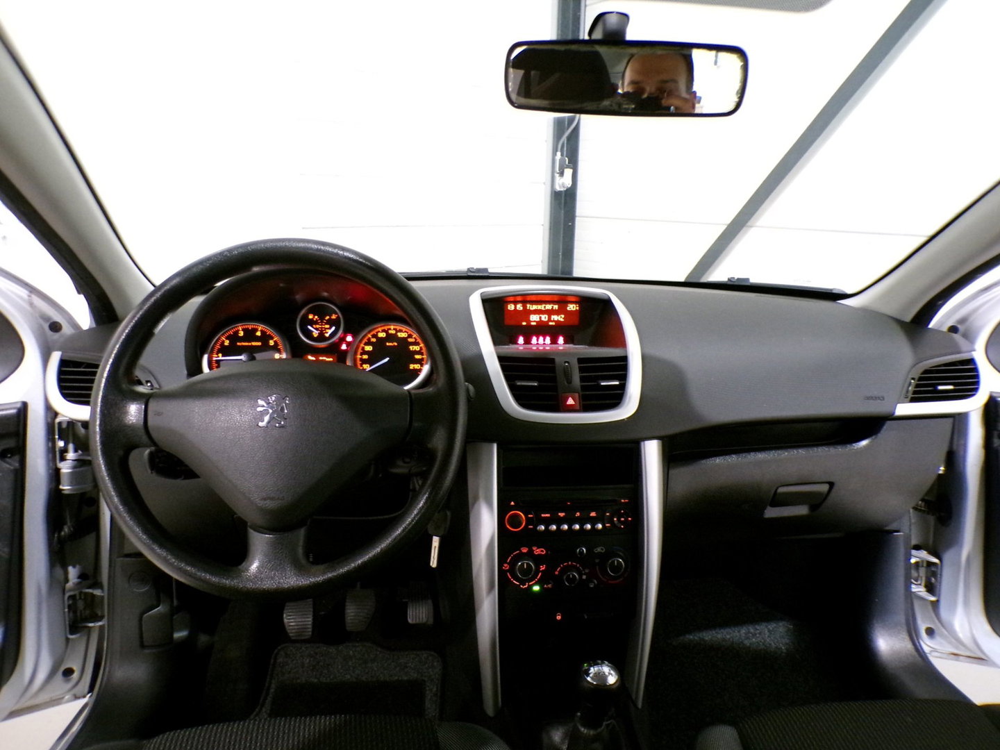 Peugeot 207 1.4 VTi Access "Origineel NL!" Trekhaak Airco 4-Seizoenen banden Cruise-control Elektrische ramen Lichtmetalen-velgen