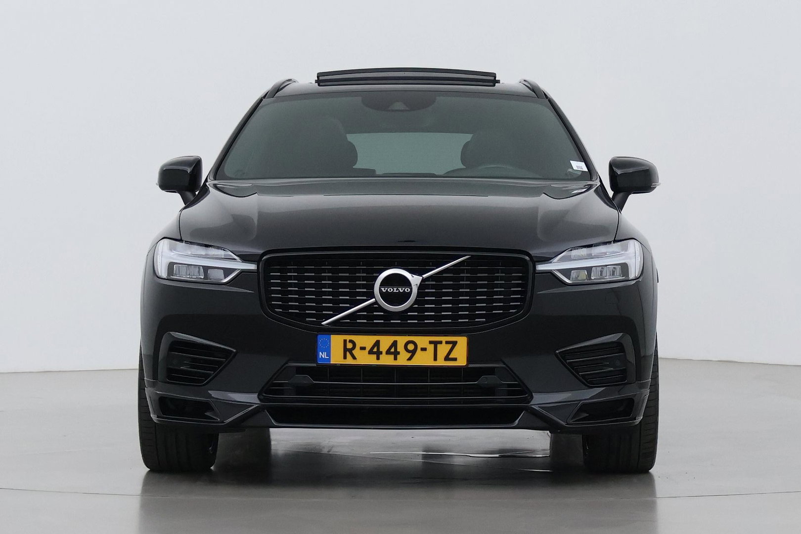 Volvo XC60 T8 R-Design | HEICO | Luchtvering | Panoramadak | 21 Inch | Harman/Kardon | Massage+Ventilatie | Trekhaak