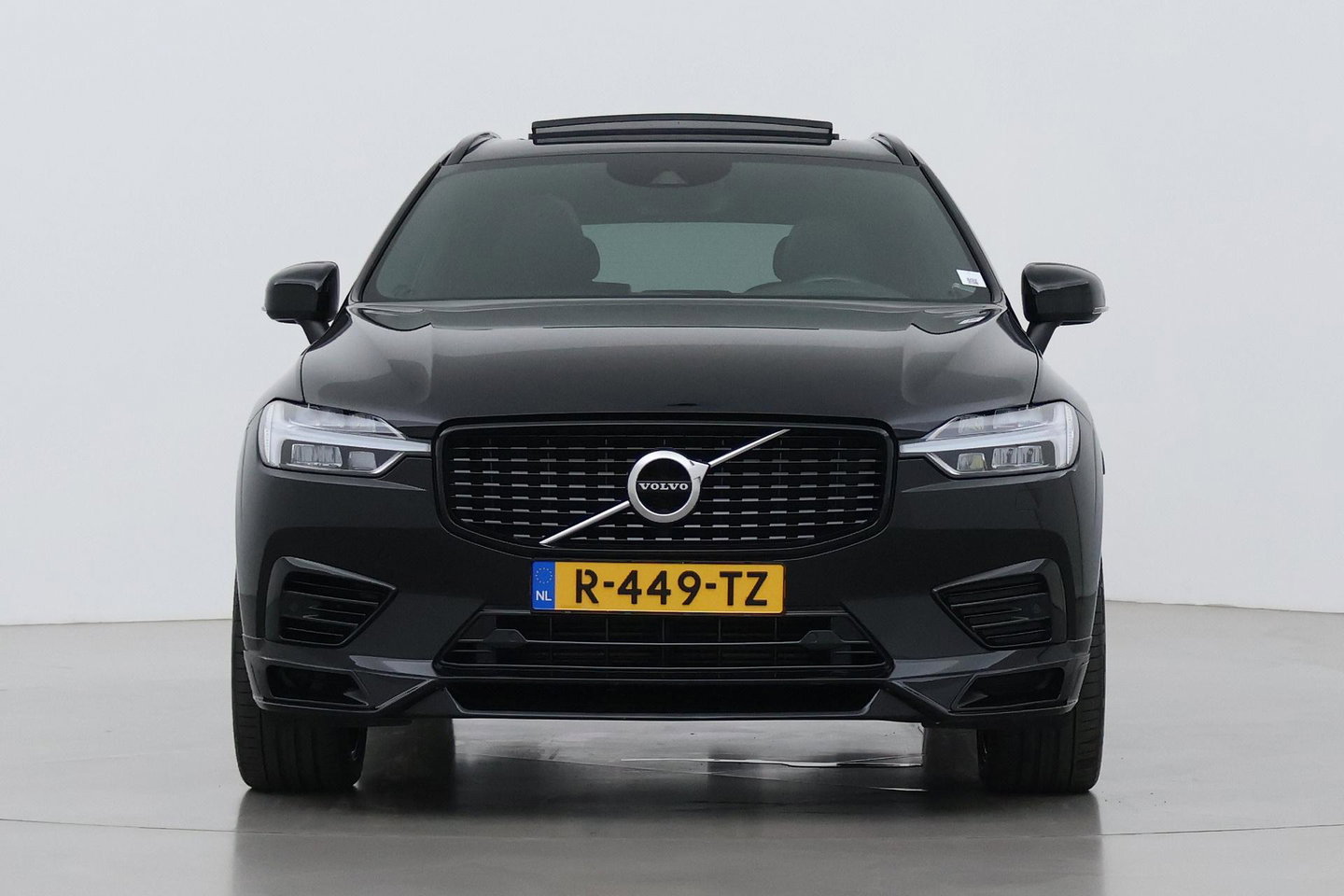 Volvo XC60 T8 R-Design | HEICO | Luchtvering | Panoramadak | 21 Inch | Harman/Kardon | Massage+Ventilatie | Trekhaak