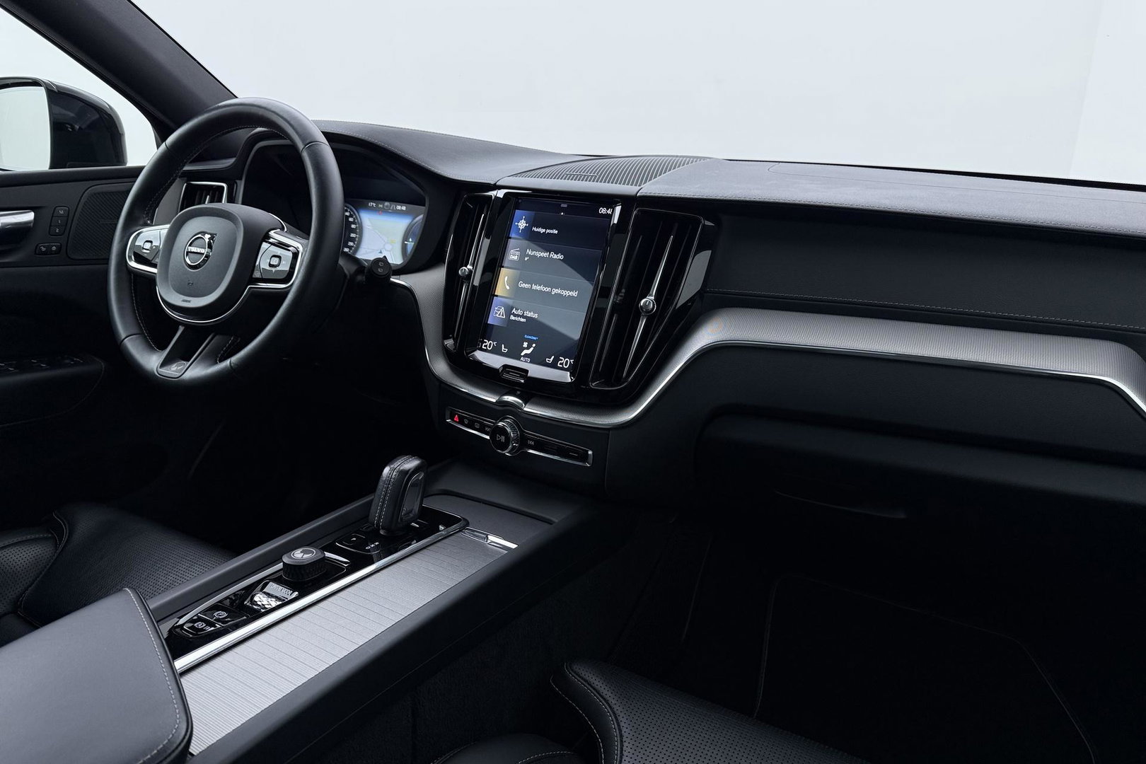 Volvo XC60 T8 R-Design | HEICO | Luchtvering | Panoramadak | 21 Inch | Harman/Kardon | Massage+Ventilatie | Trekhaak