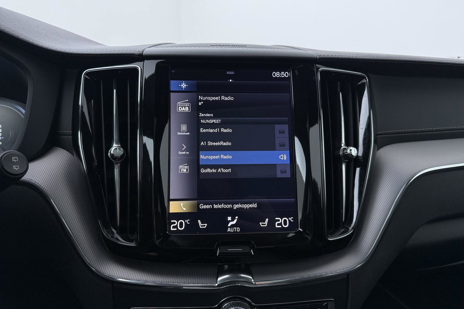 Volvo XC60 T8 R-Design | HEICO | Luchtvering | Panoramadak | 21 Inch | Harman/Kardon | Massage+Ventilatie | Trekhaak