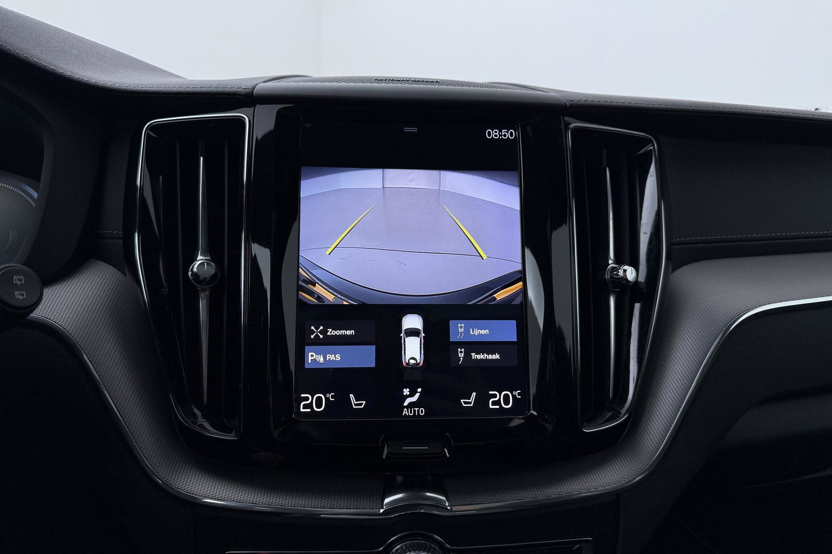 Volvo XC60 T8 R-Design | HEICO | Luchtvering | Panoramadak | 21 Inch | Harman/Kardon | Massage+Ventilatie | Trekhaak