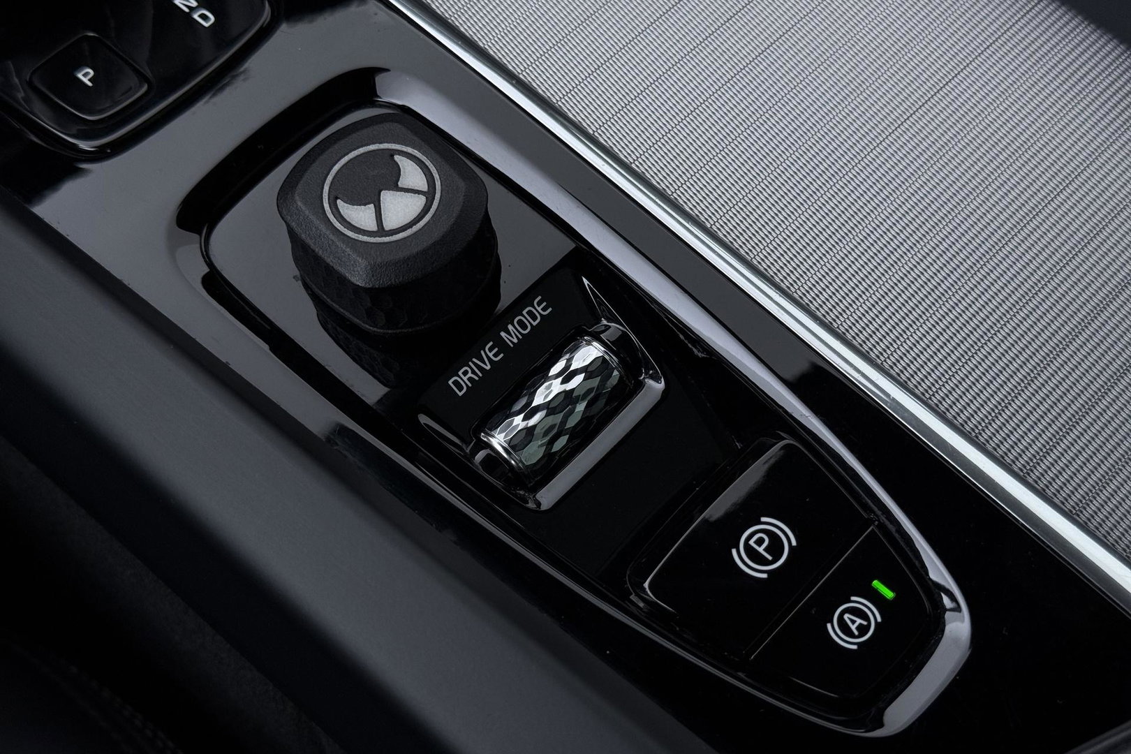 Volvo XC60 T8 R-Design | HEICO | Luchtvering | Panoramadak | 21 Inch | Harman/Kardon | Massage+Ventilatie | Trekhaak
