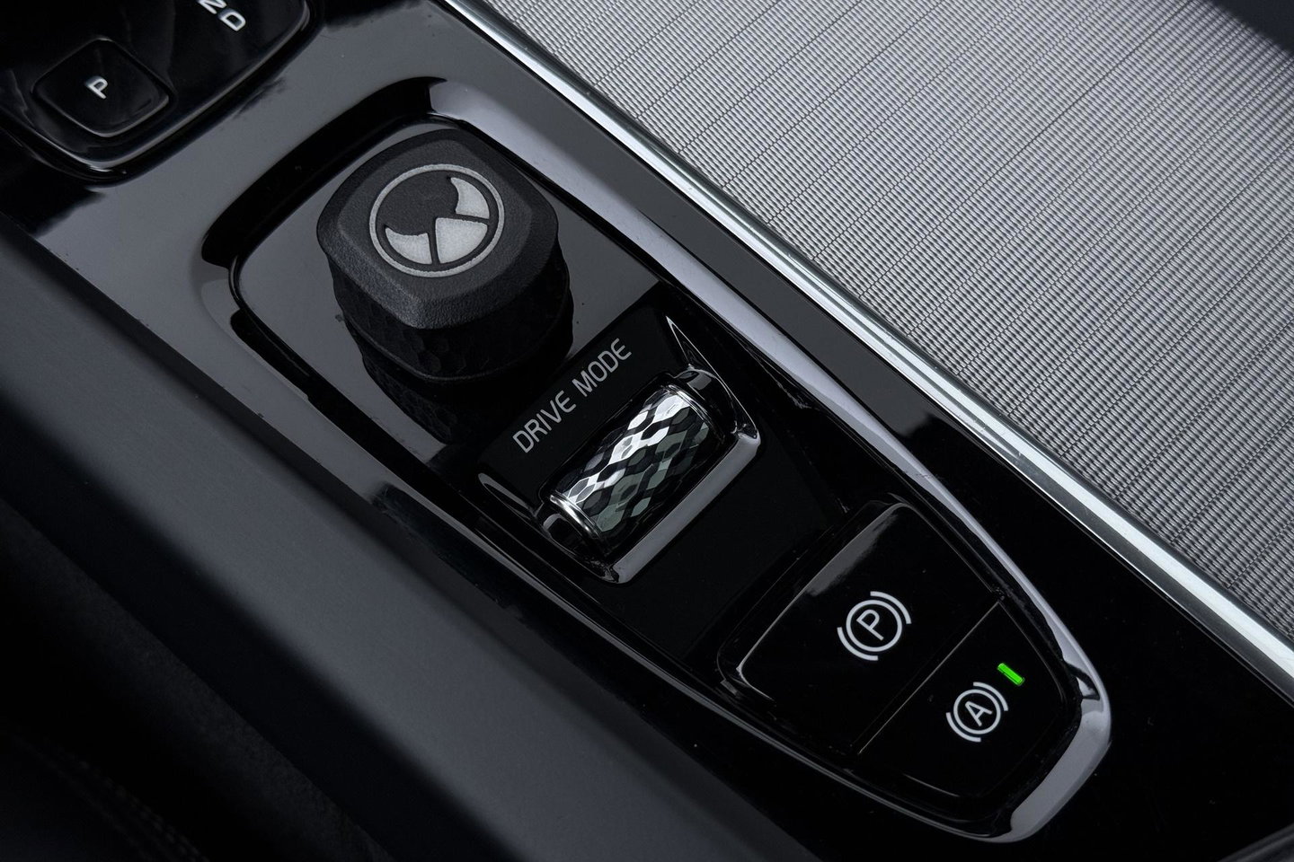 Volvo XC60 T8 R-Design | HEICO | Luchtvering | Panoramadak | 21 Inch | Harman/Kardon | Massage+Ventilatie | Trekhaak
