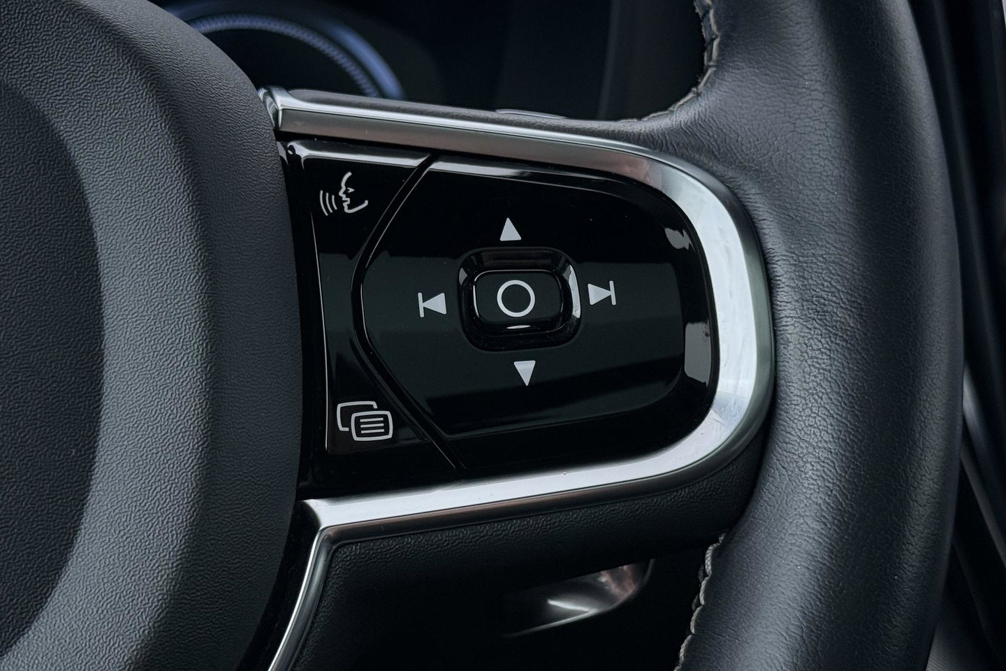 Volvo XC60 T8 R-Design | HEICO | Luchtvering | Panoramadak | 21 Inch | Harman/Kardon | Massage+Ventilatie | Trekhaak