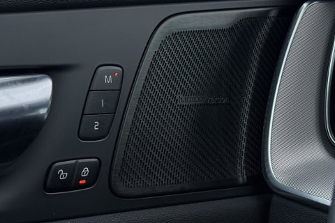 Volvo XC60 T8 R-Design | HEICO | Luchtvering | Panoramadak | 21 Inch | Harman/Kardon | Massage+Ventilatie | Trekhaak