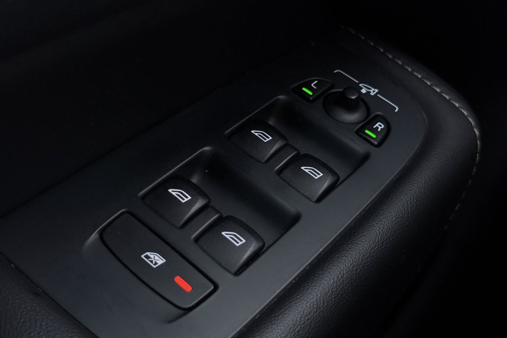 Volvo XC60 T8 R-Design | HEICO | Luchtvering | Panoramadak | 21 Inch | Harman/Kardon | Massage+Ventilatie | Trekhaak