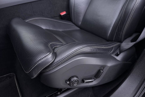 Volvo XC60 T8 R-Design | HEICO | Luchtvering | Panoramadak | 21 Inch | Harman/Kardon | Massage+Ventilatie | Trekhaak