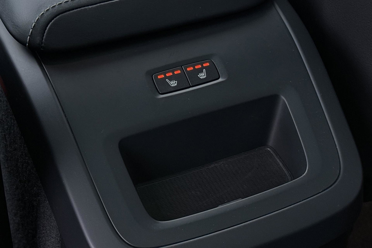Volvo XC60 T8 R-Design | HEICO | Luchtvering | Panoramadak | 21 Inch | Harman/Kardon | Massage+Ventilatie | Trekhaak