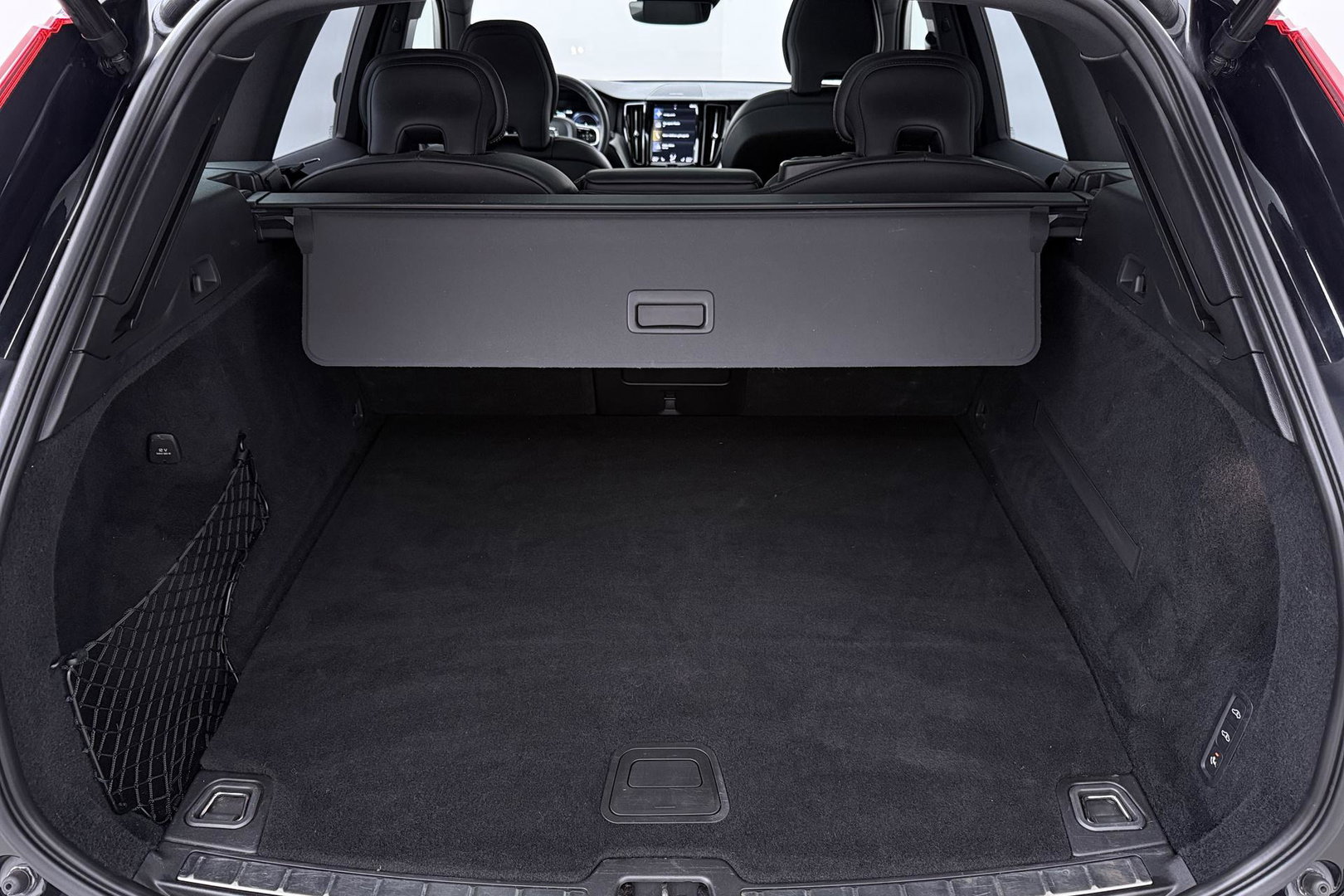 Volvo XC60 T8 R-Design | HEICO | Luchtvering | Panoramadak | 21 Inch | Harman/Kardon | Massage+Ventilatie | Trekhaak