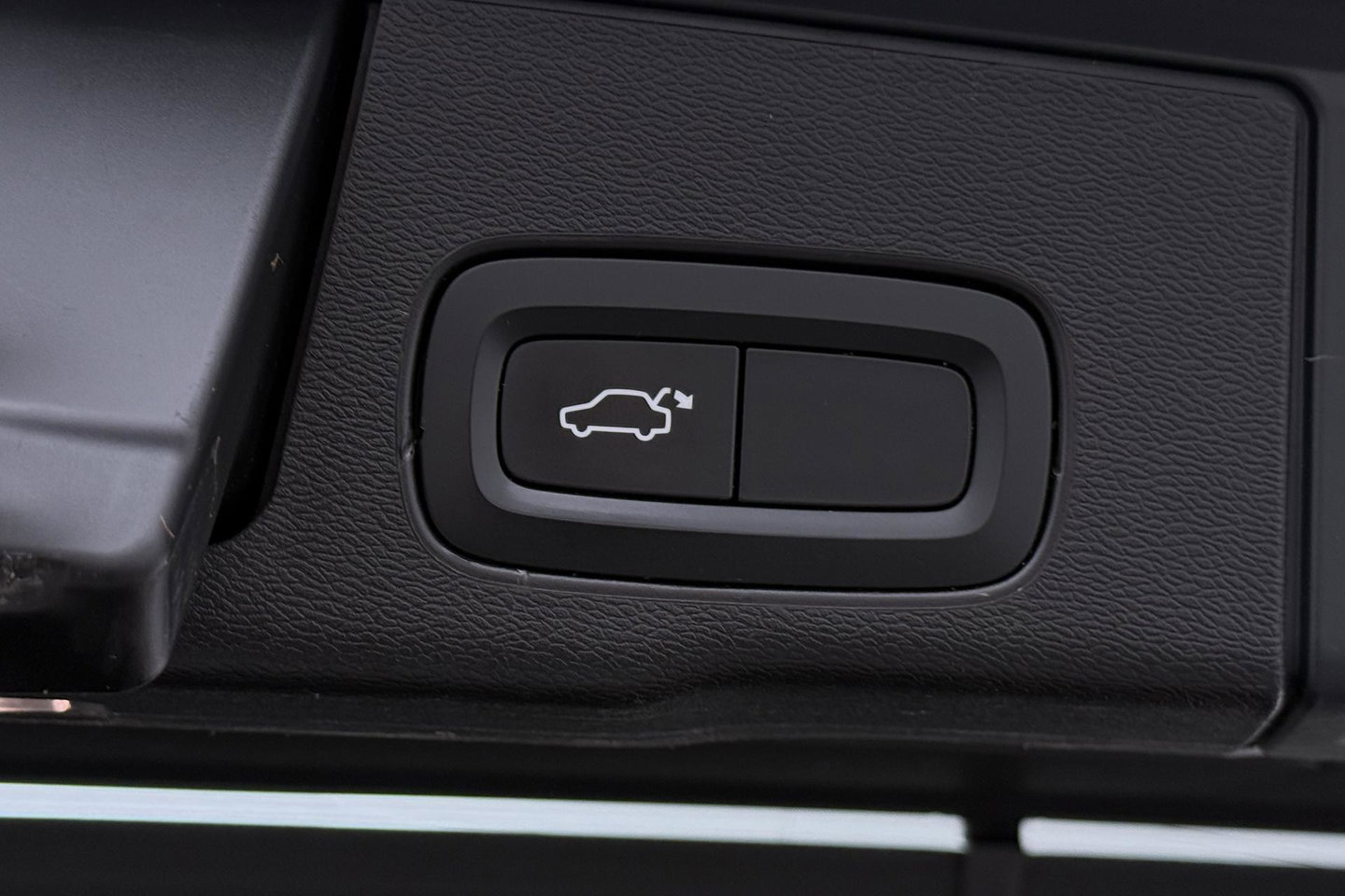Volvo XC60 T8 R-Design | HEICO | Luchtvering | Panoramadak | 21 Inch | Harman/Kardon | Massage+Ventilatie | Trekhaak