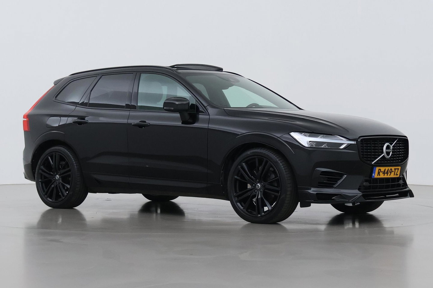 Volvo XC60 T8 R-Design | HEICO | Luchtvering | Panoramadak | 21 Inch | Harman/Kardon | Massage+Ventilatie | Trekhaak