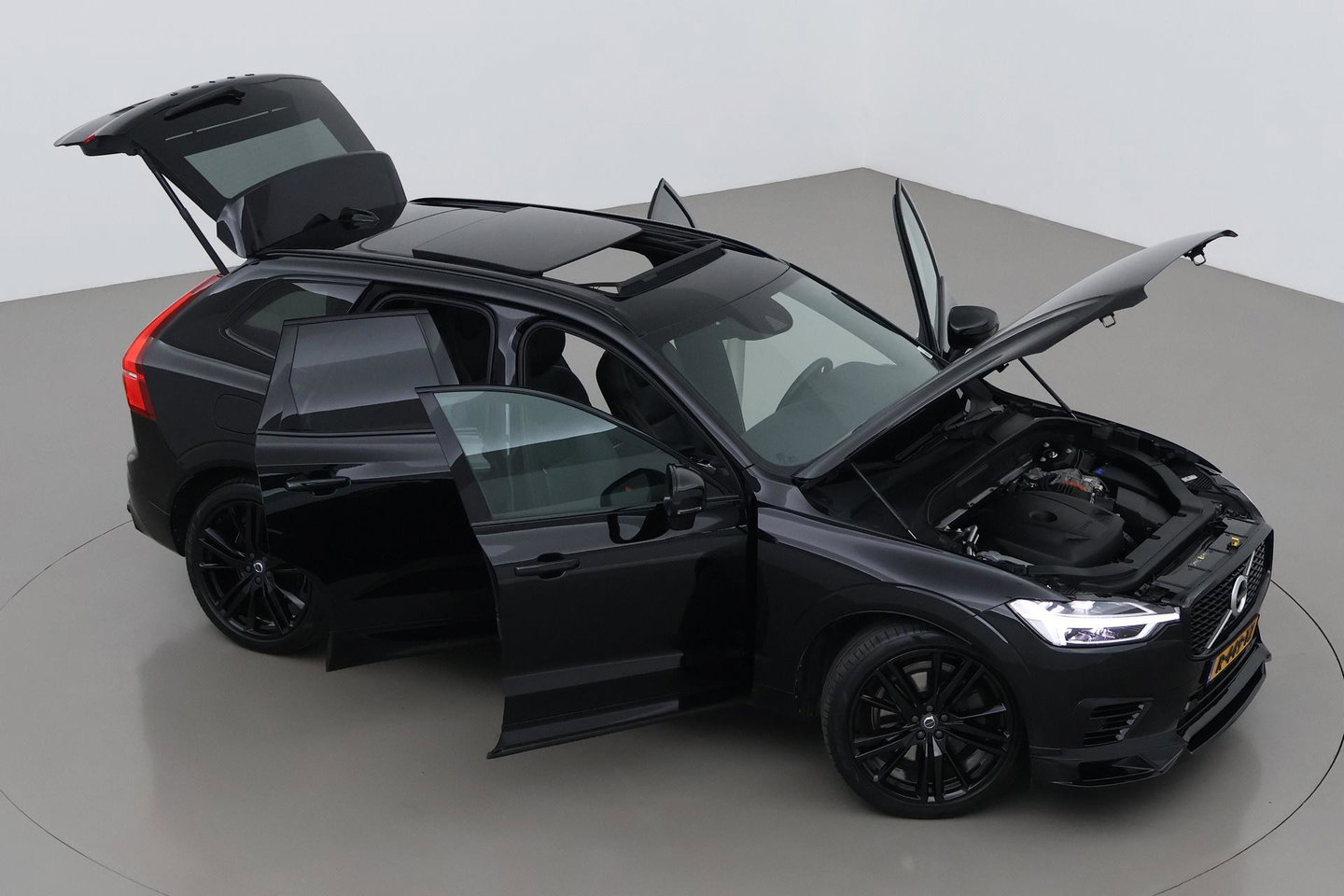 Volvo XC60 T8 R-Design | HEICO | Luchtvering | Panoramadak | 21 Inch | Harman/Kardon | Massage+Ventilatie | Trekhaak