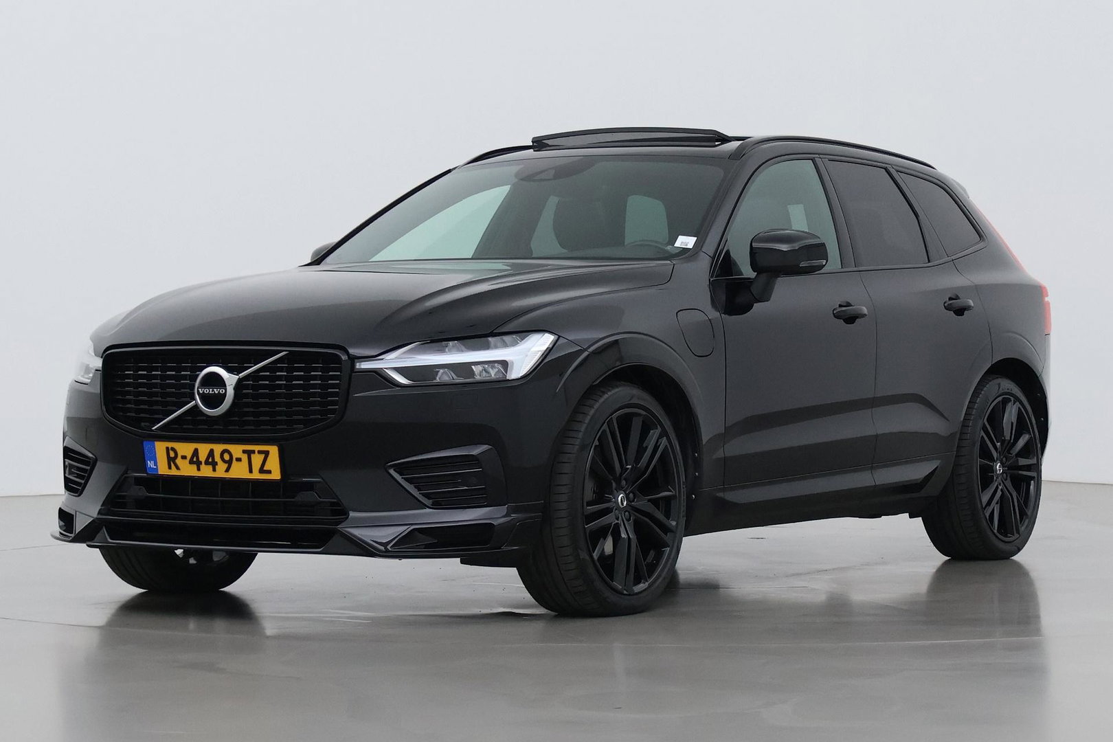 Volvo XC60 T8 R-Design | HEICO | Luchtvering | Panoramadak | 21 Inch | Harman/Kardon | Massage+Ventilatie | Trekhaak
