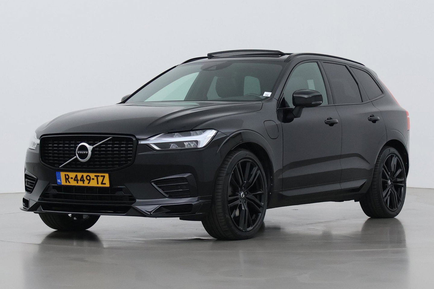 Volvo XC60 T8 R-Design | HEICO | Luchtvering | Panoramadak | 21 Inch | Harman/Kardon | Massage+Ventilatie | Trekhaak